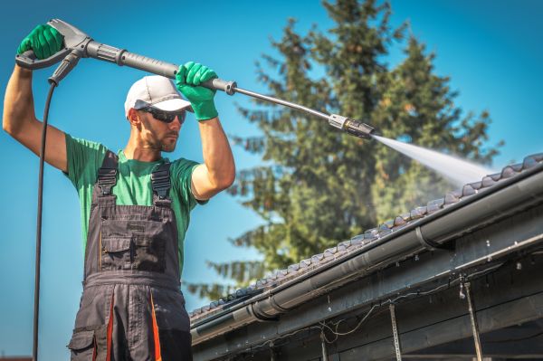 Gutter Washing in Santa Maria